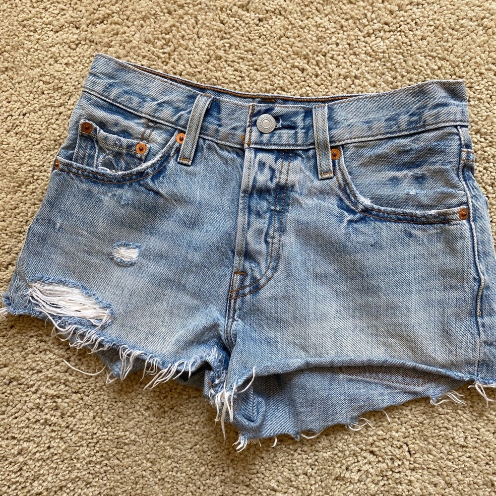 Levi’s high waist light wash shorts size 25